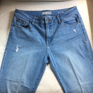 Distressed skinny jean